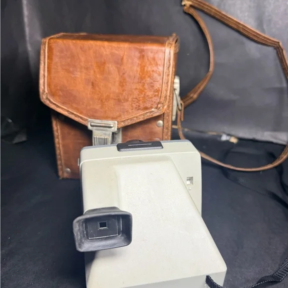 Vintage Polaroid Land Camera Colorpack Style w/ Leather Case 1970”s - Picture 2 of 5